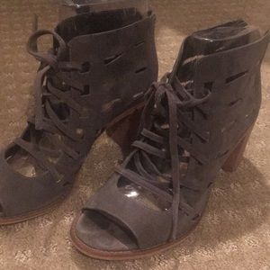 Vince Camuto Graystone Suede shoes 7.5